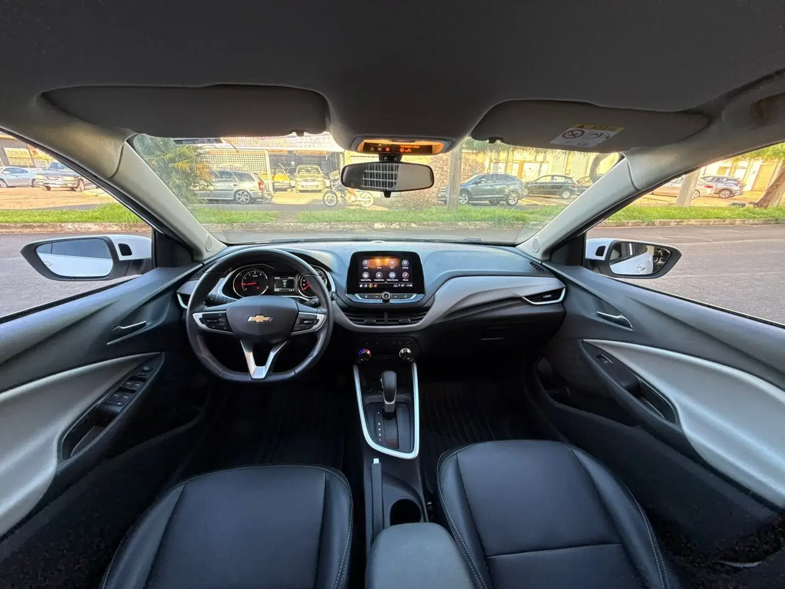 CHEVROLET Onix Hatch - Foto