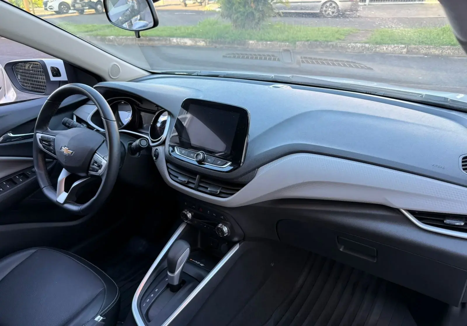 CHEVROLET Onix Hatch - Foto