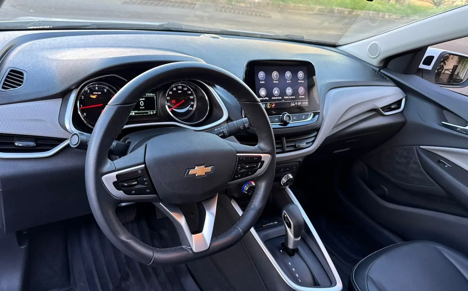 CHEVROLET Onix Hatch - Foto