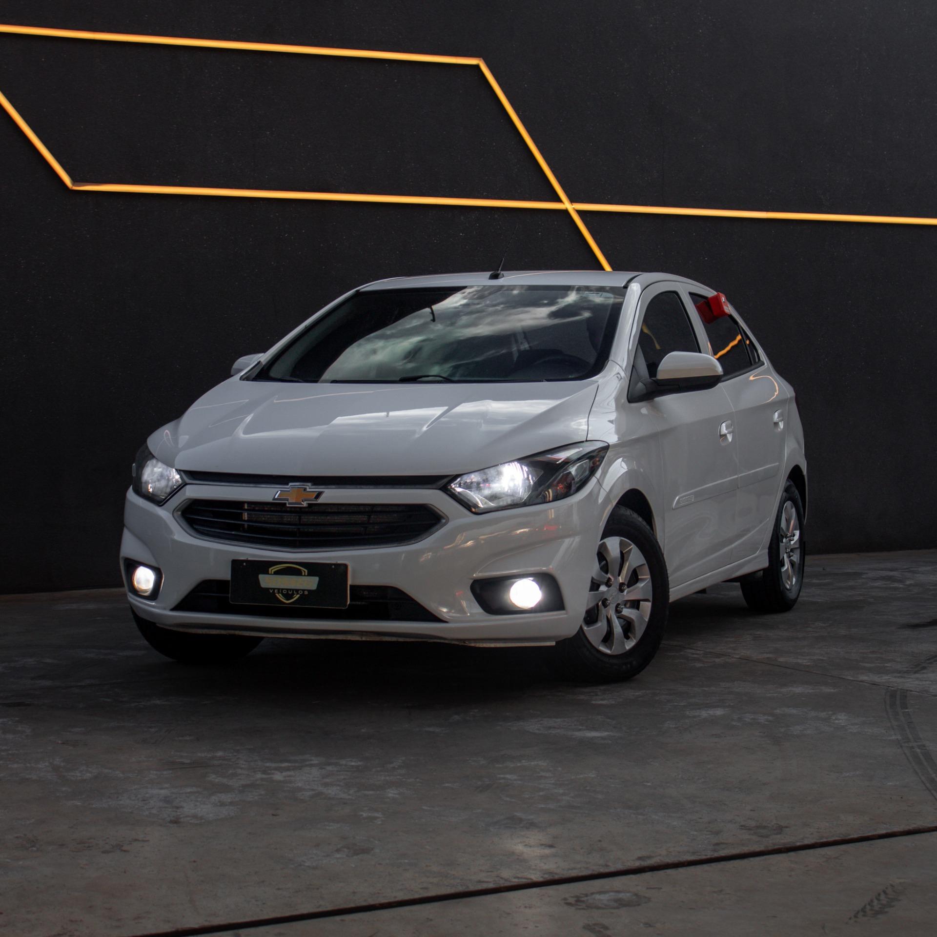 CHEVROLET Onix Hatch - Foto