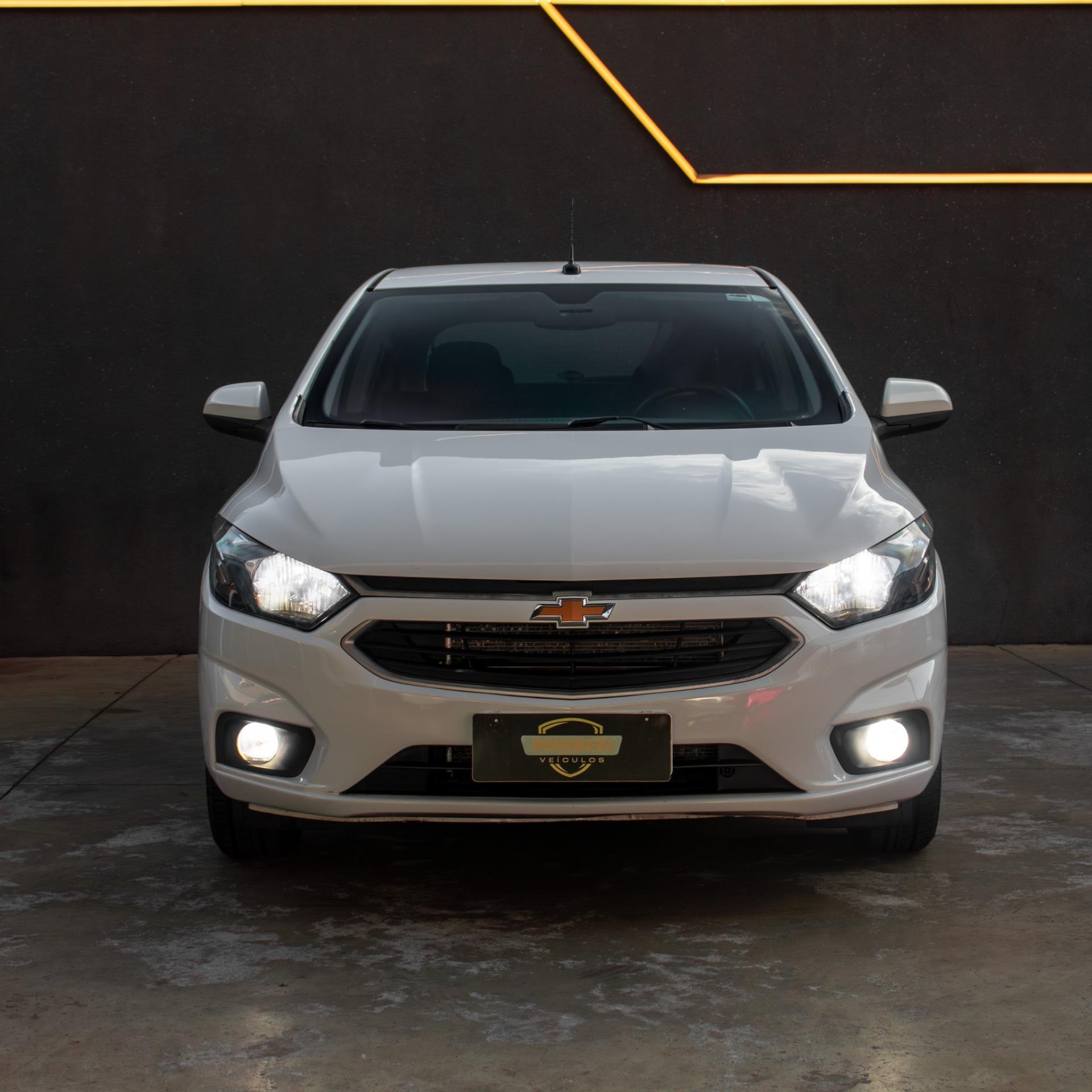 CHEVROLET Onix Hatch - Foto
