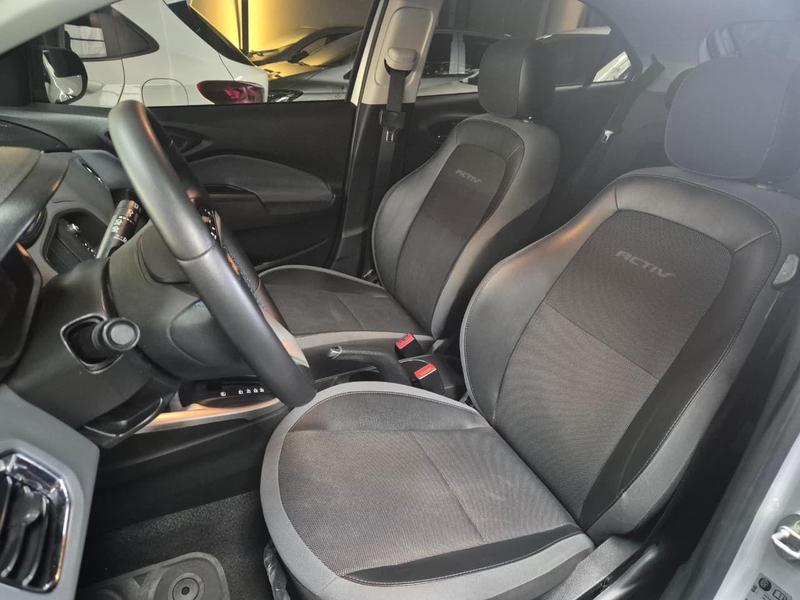 CHEVROLET Onix Hatch - Foto