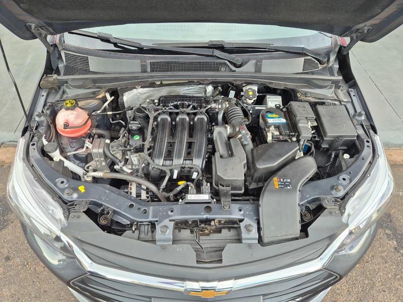 CHEVROLET Onix Hatch - Foto