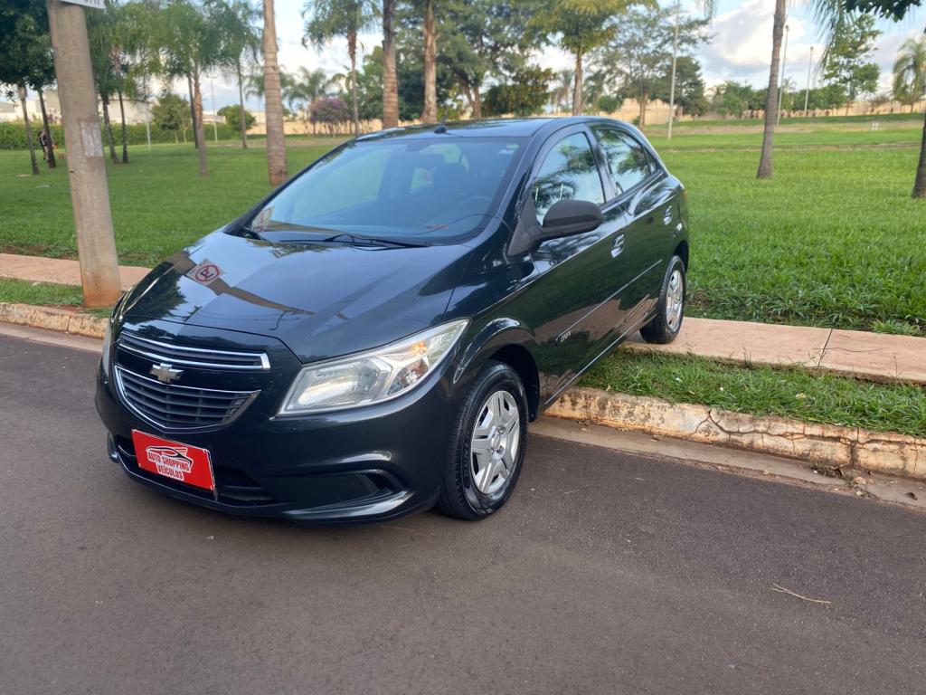 CHEVROLET Onix Hatch - Foto