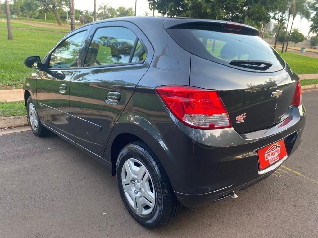 CHEVROLET Onix Hatch - Foto