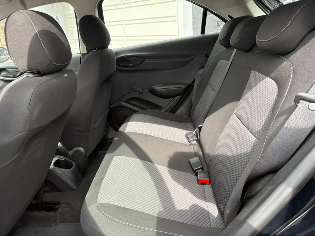 CHEVROLET Onix Hatch - Foto