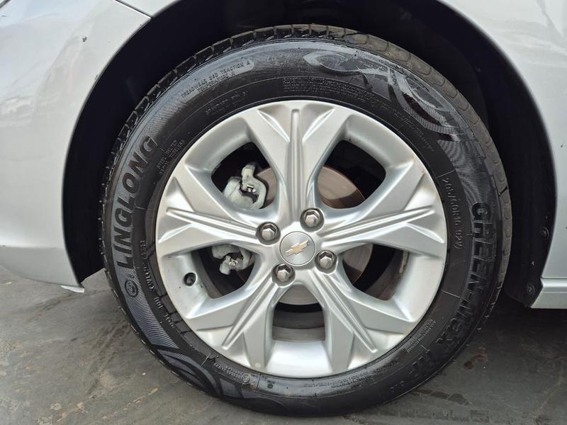 CHEVROLET Onix Hatch - Foto