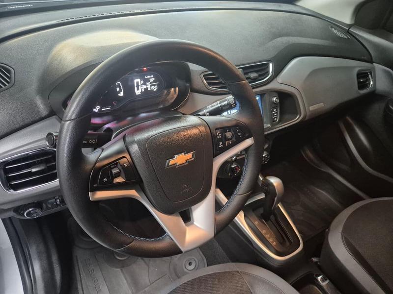 CHEVROLET Onix Hatch - Foto