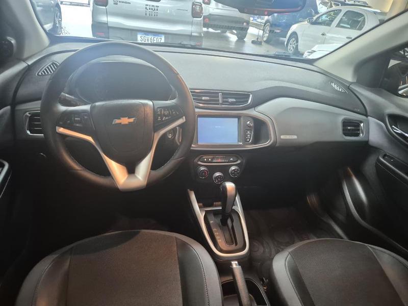 CHEVROLET Onix Hatch - Foto