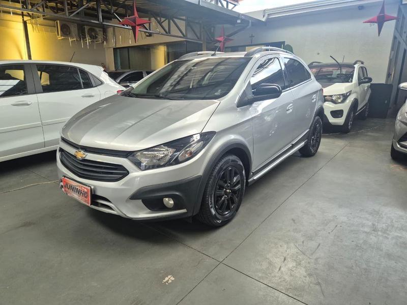 CHEVROLET Onix Hatch - Foto