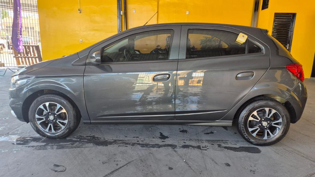 CHEVROLET Onix Hatch - Foto