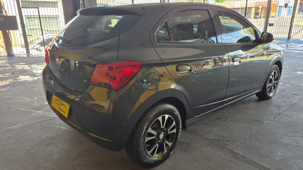 CHEVROLET Onix Hatch - Foto