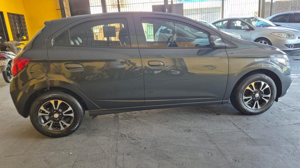 CHEVROLET Onix Hatch - Foto