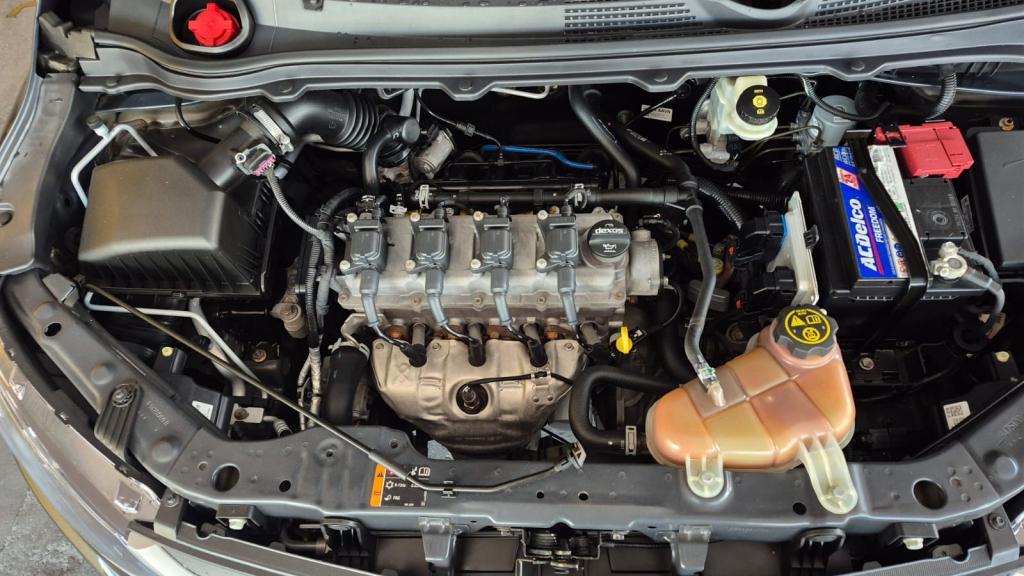 CHEVROLET Onix Hatch - Foto