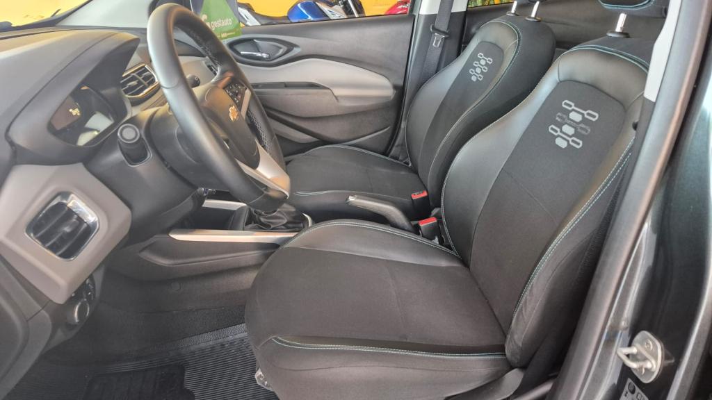 CHEVROLET Onix Hatch - Foto