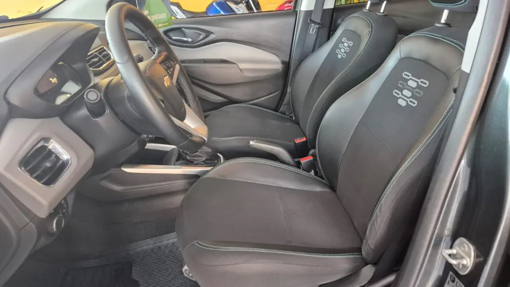 CHEVROLET Onix Hatch - Foto