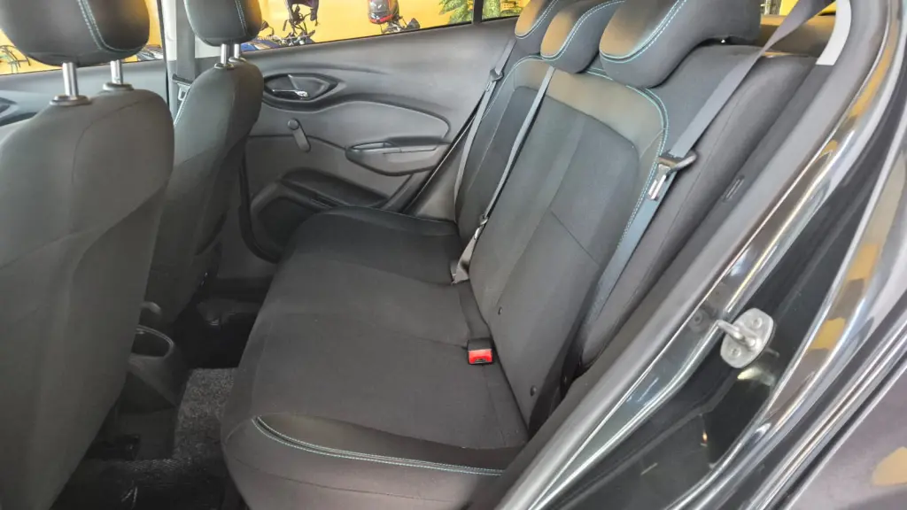 CHEVROLET Onix Hatch - Foto