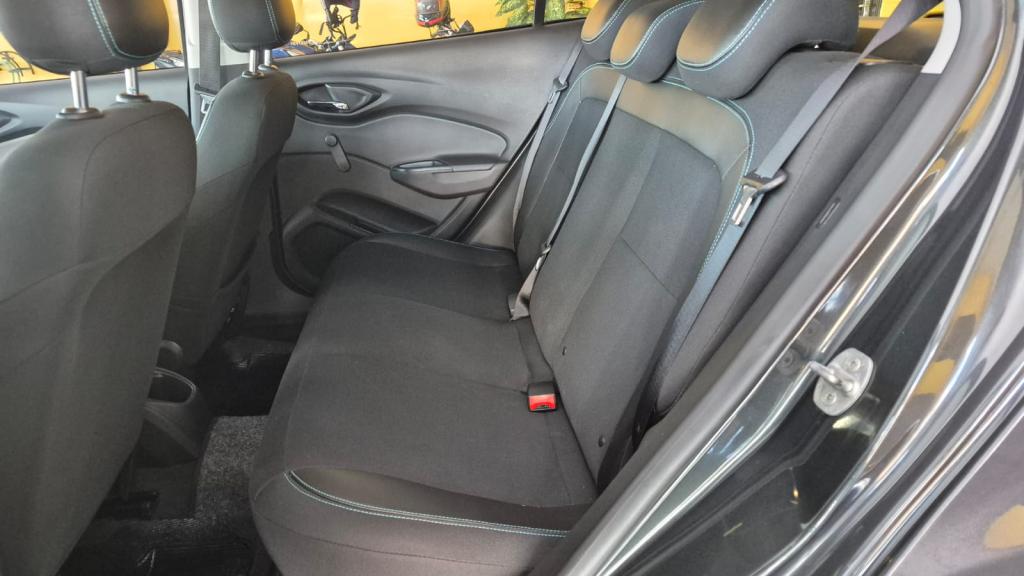 CHEVROLET Onix Hatch - Foto