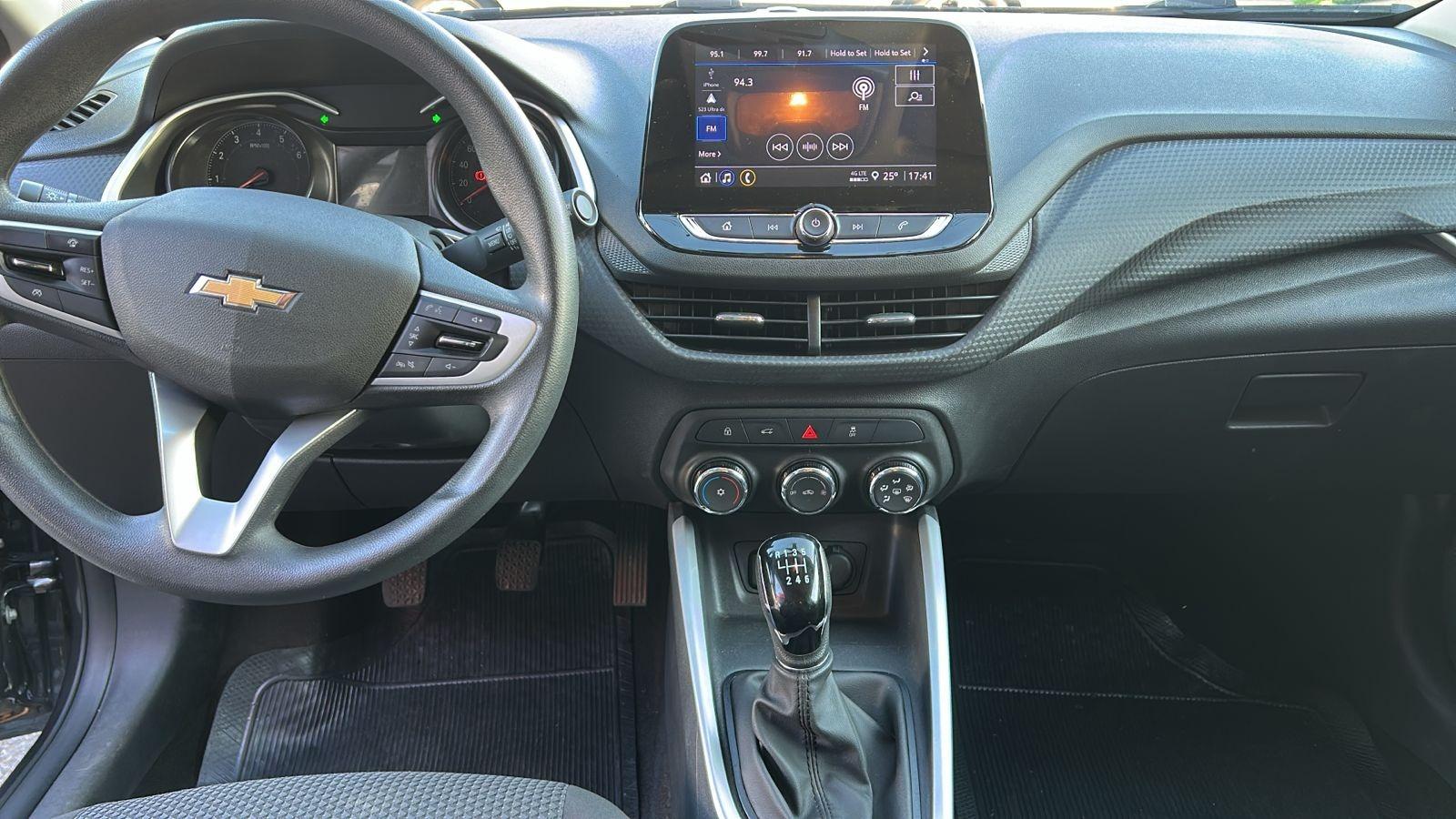 CHEVROLET Onix Hatch - Foto