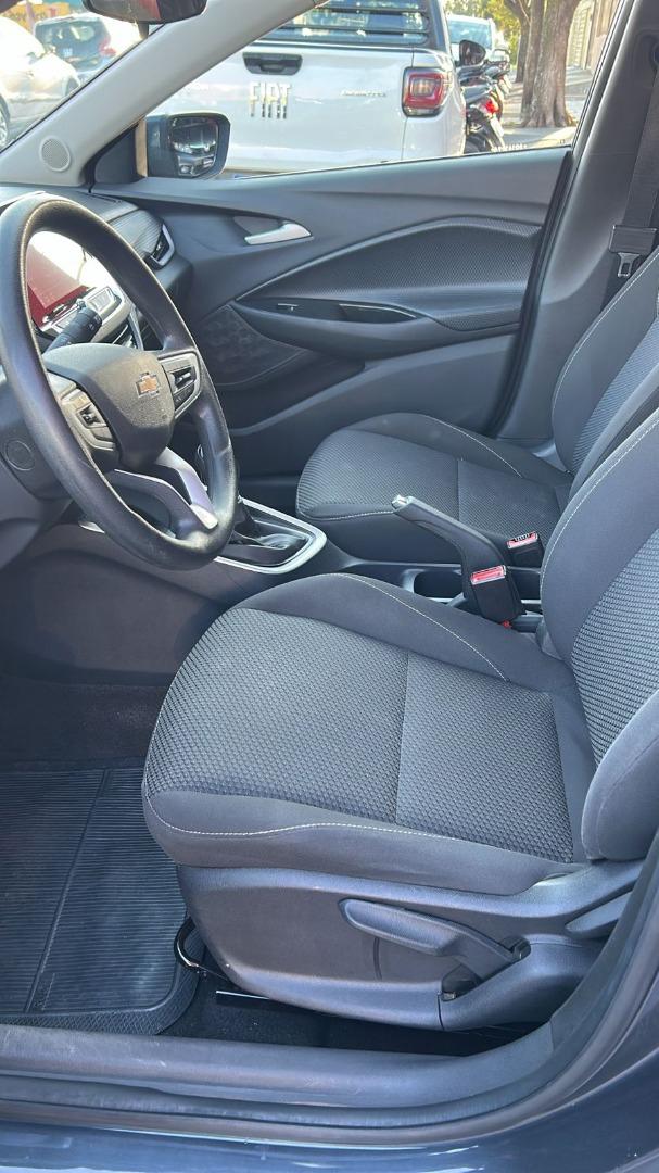 CHEVROLET Onix Hatch - Foto