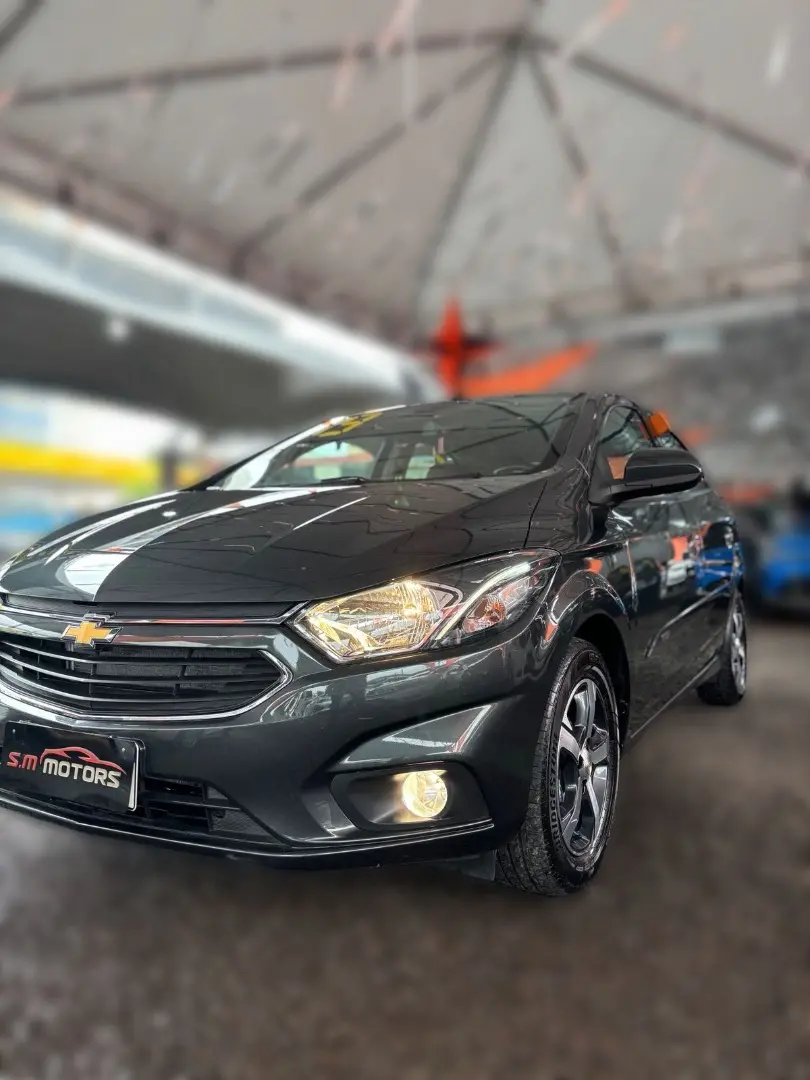 CHEVROLET Onix Hatch - Foto