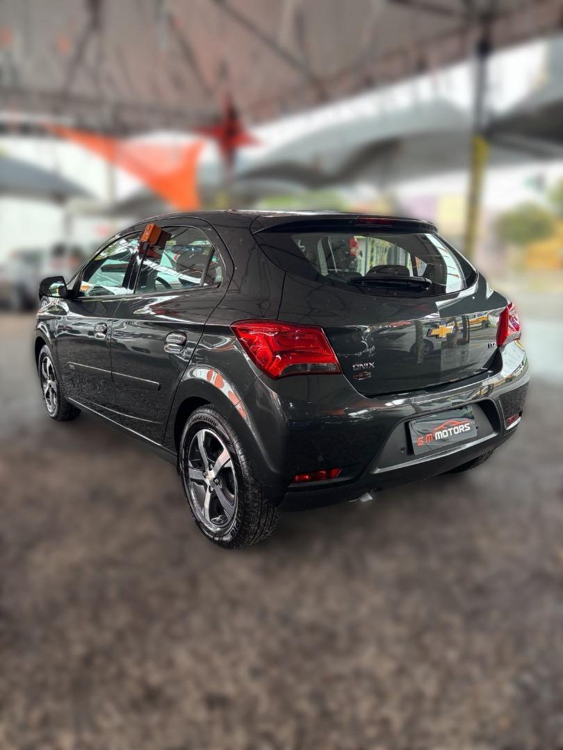 CHEVROLET Onix Hatch - Foto