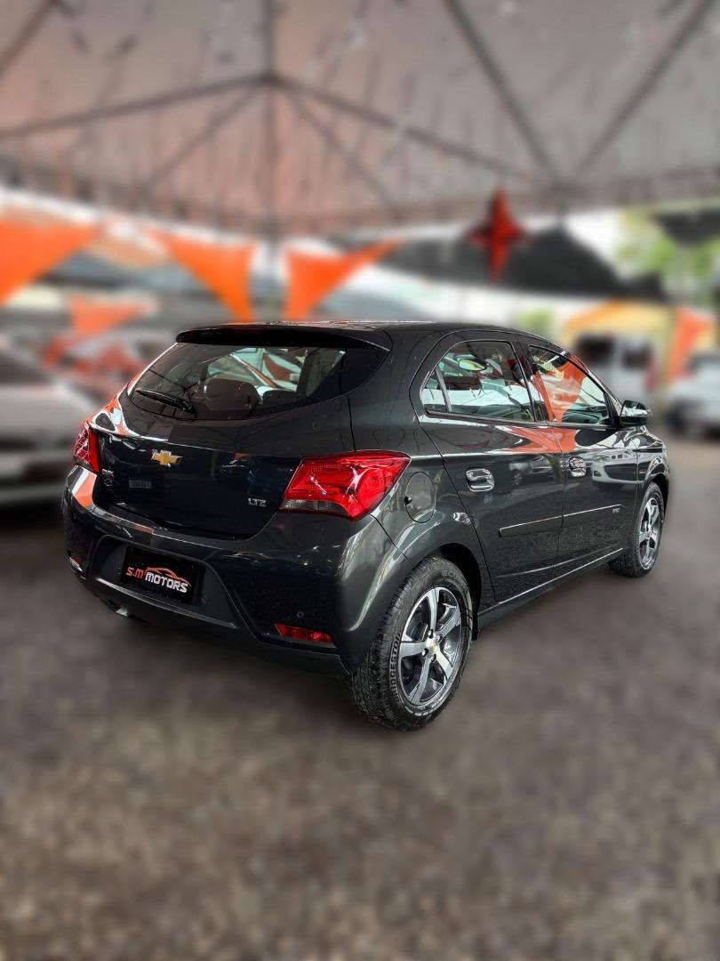 CHEVROLET Onix Hatch - Foto