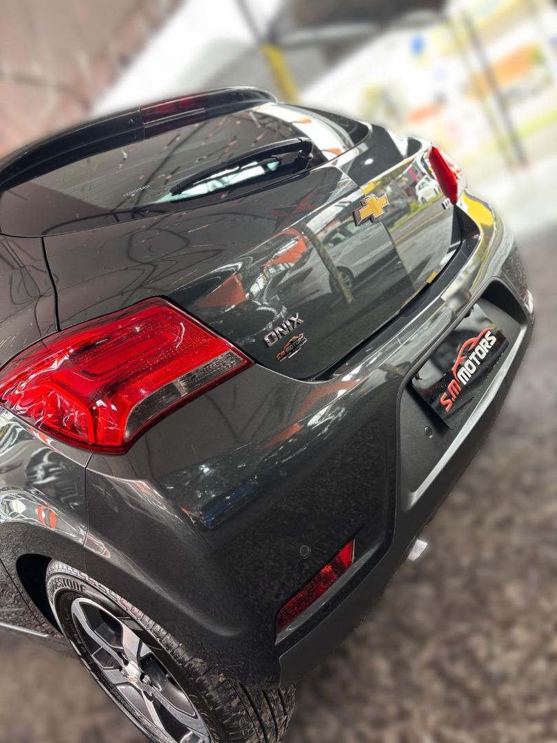 CHEVROLET Onix Hatch - Foto