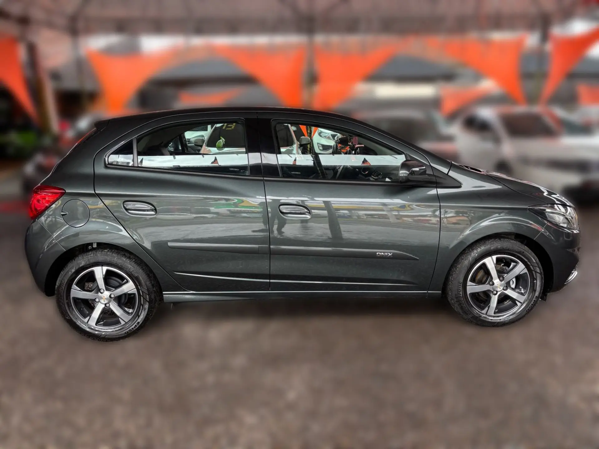 CHEVROLET Onix Hatch - Foto