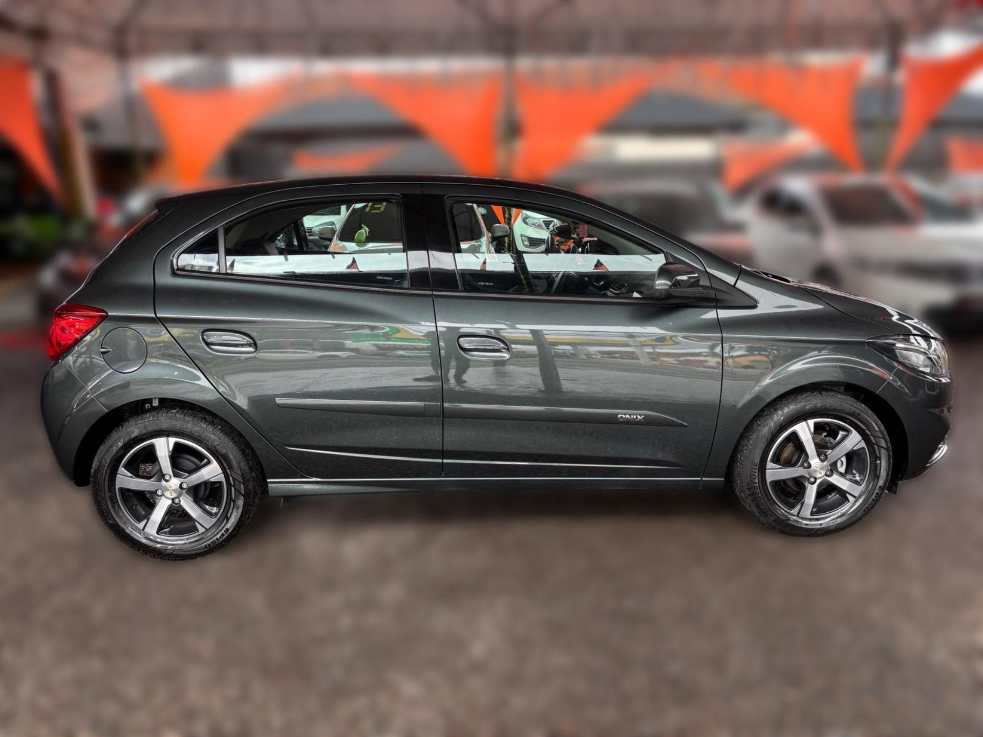 CHEVROLET Onix Hatch - Foto