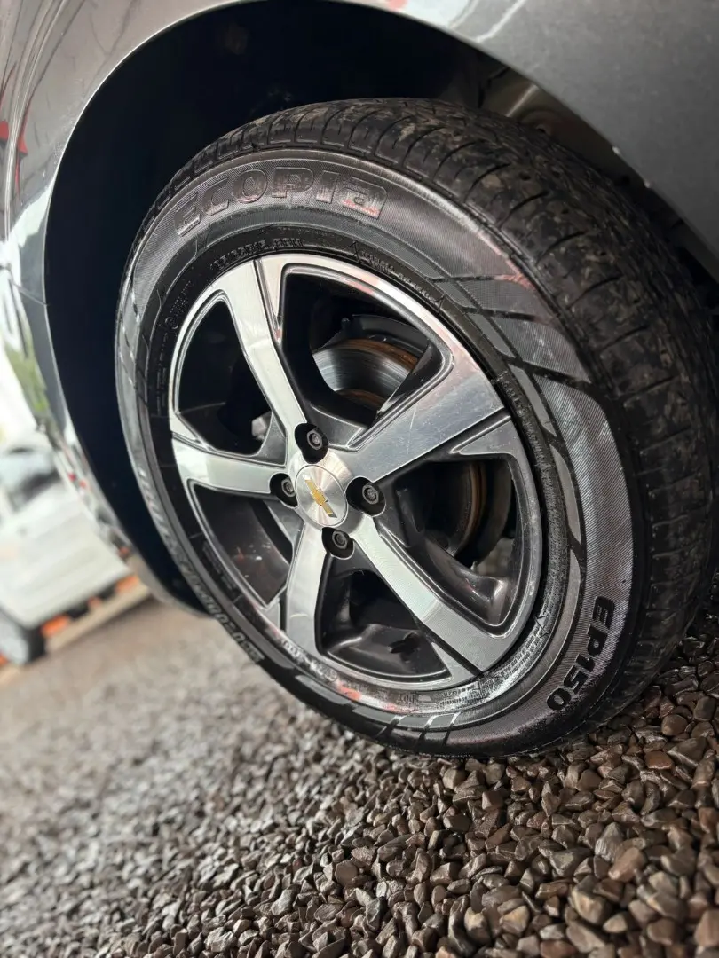 CHEVROLET Onix Hatch - Foto