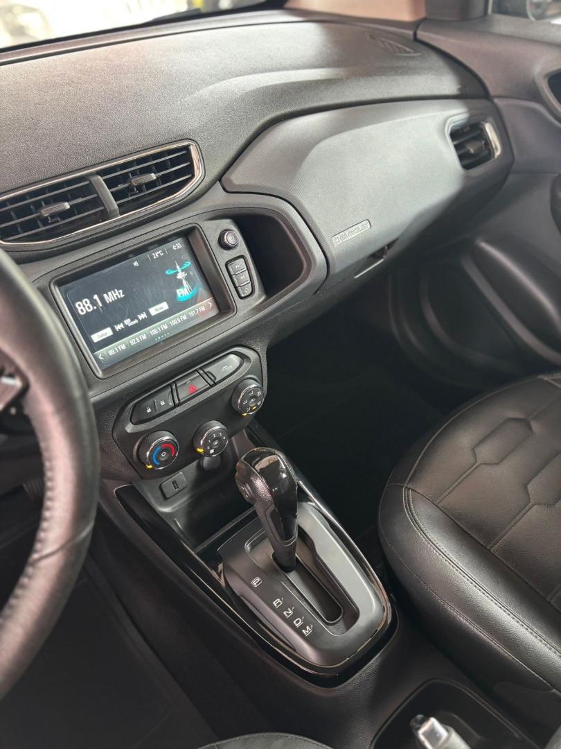 CHEVROLET Onix Hatch - Foto