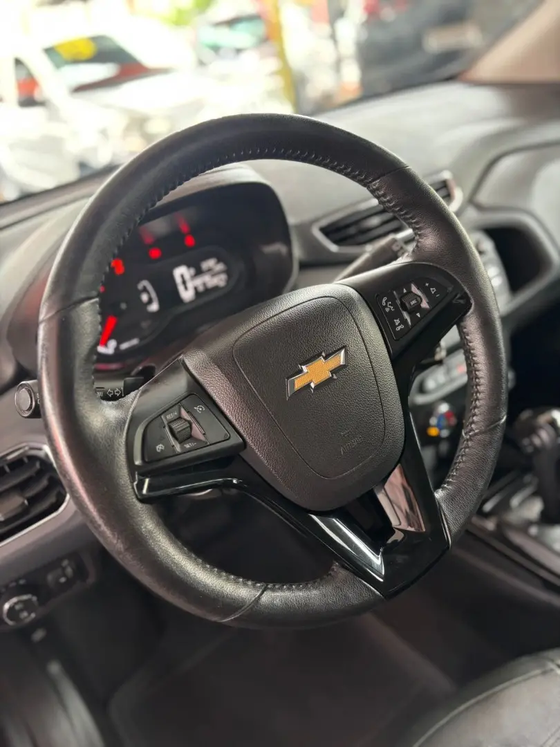 CHEVROLET Onix Hatch - Foto