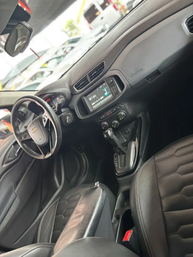 CHEVROLET Onix Hatch - Foto