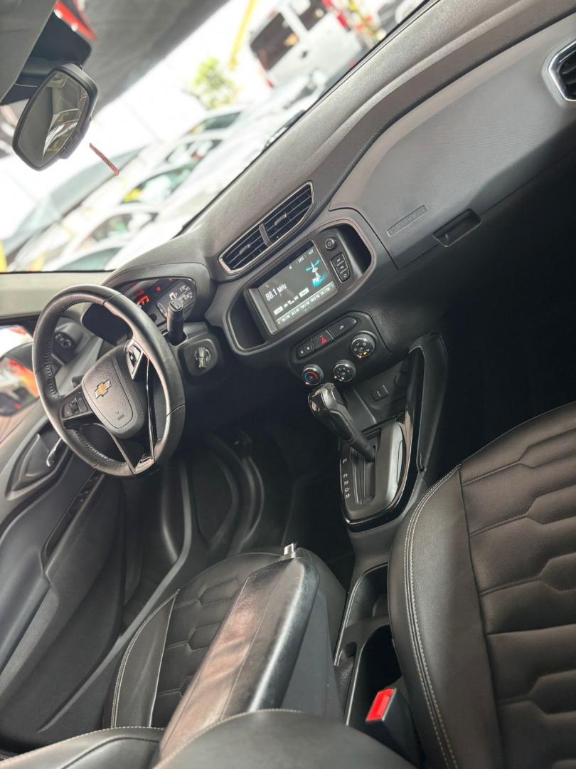 CHEVROLET Onix Hatch - Foto