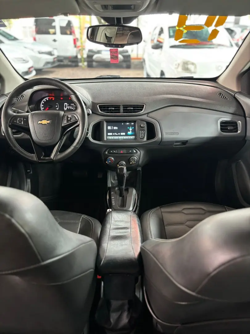 CHEVROLET Onix Hatch - Foto