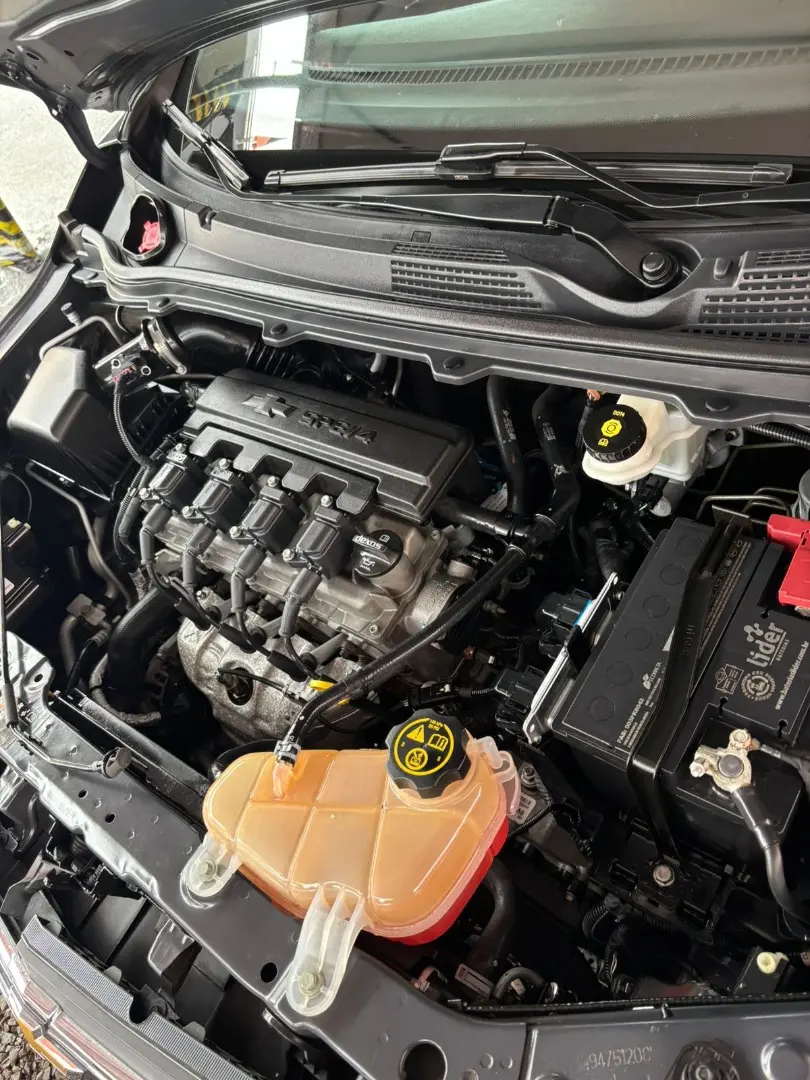 CHEVROLET Onix Hatch - Foto