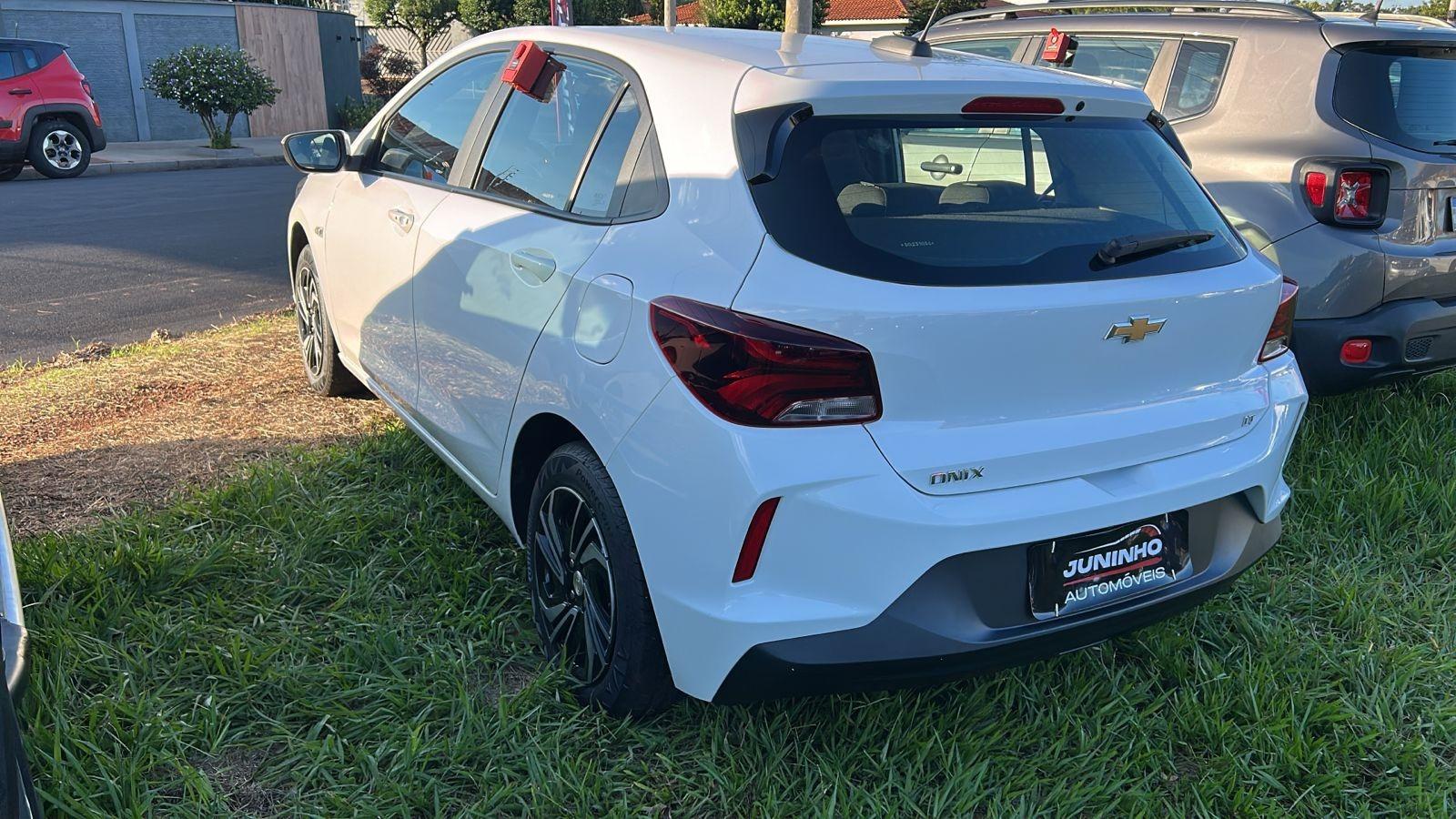 CHEVROLET Onix Hatch - Foto