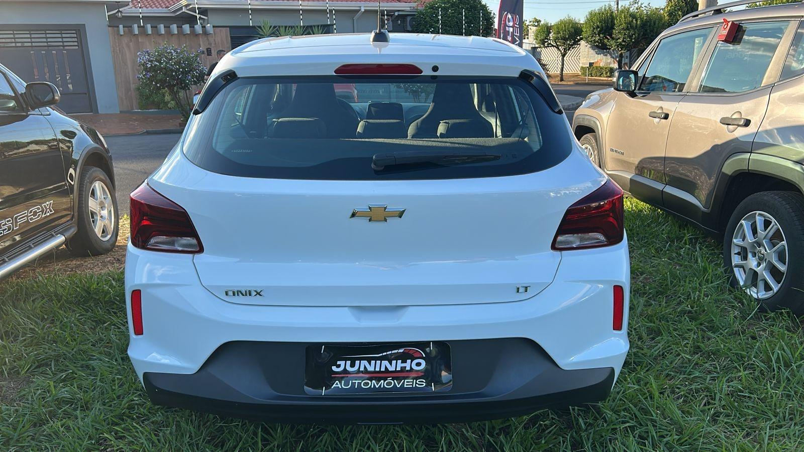 CHEVROLET Onix Hatch - Foto