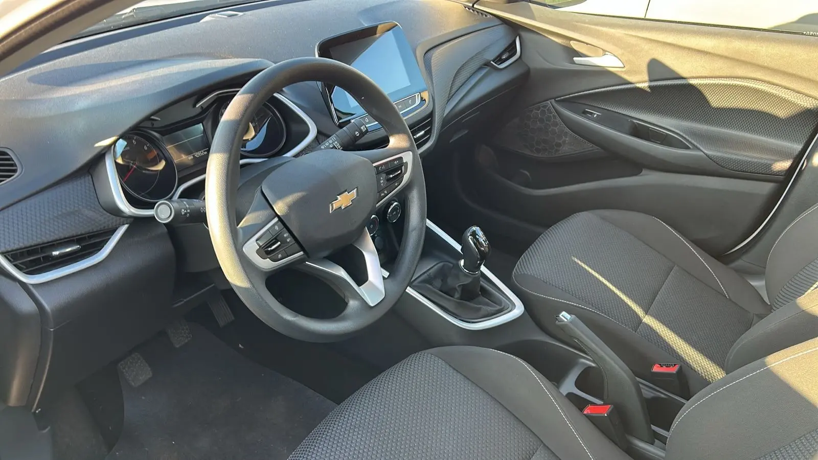CHEVROLET Onix Hatch - Foto