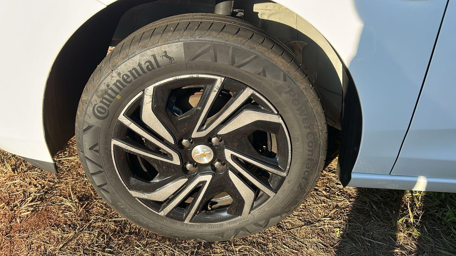 CHEVROLET Onix Hatch - Foto
