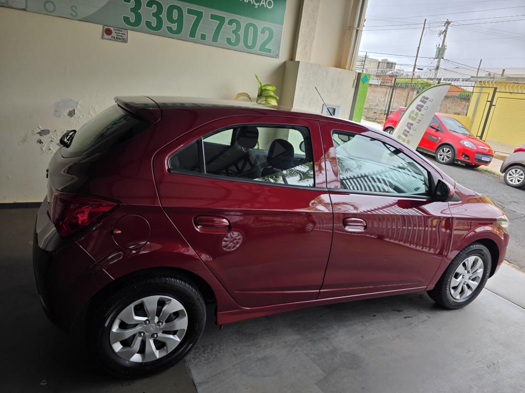 CHEVROLET Onix Hatch - Foto