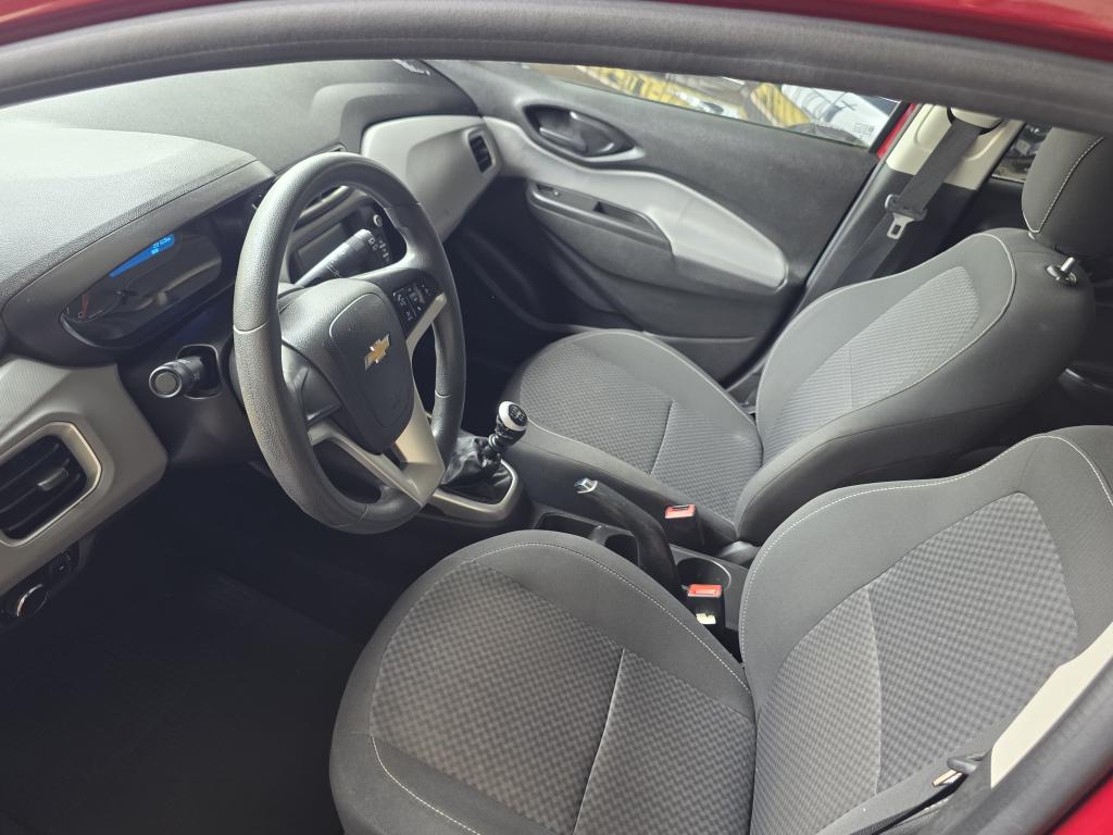 CHEVROLET Onix Hatch - Foto