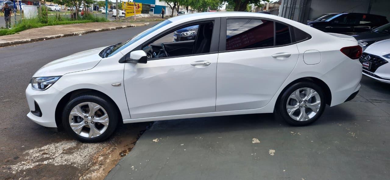 CHEVROLET Onix Hatch - Foto