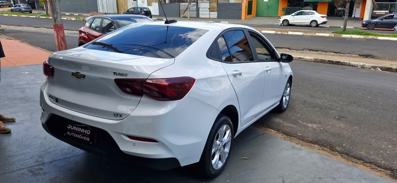 CHEVROLET Onix Hatch - Foto