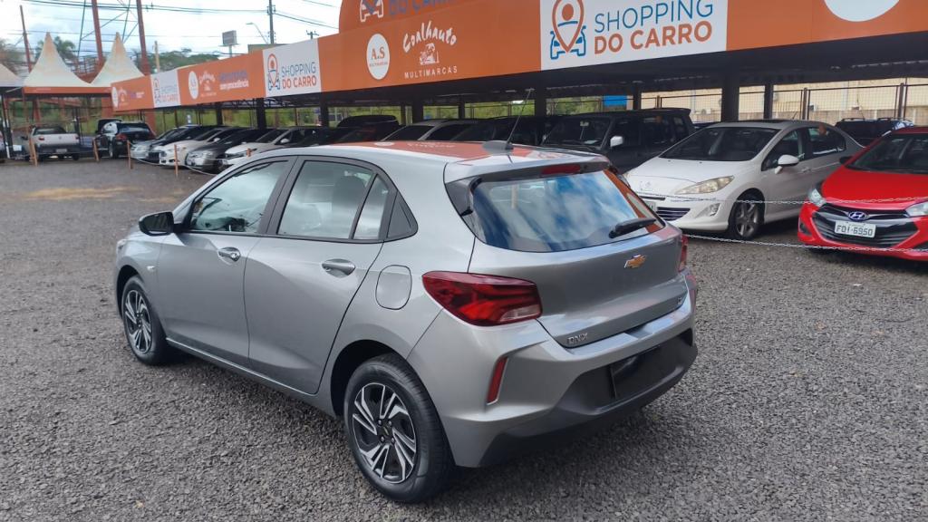 CHEVROLET Onix Hatch - Foto