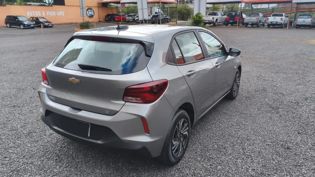 CHEVROLET Onix Hatch - Foto