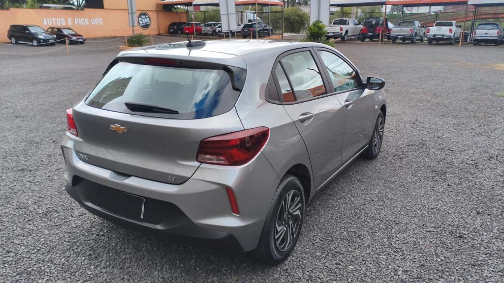 CHEVROLET Onix Hatch - Foto