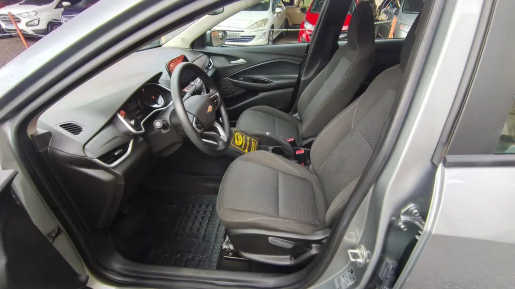 CHEVROLET Onix Hatch - Foto