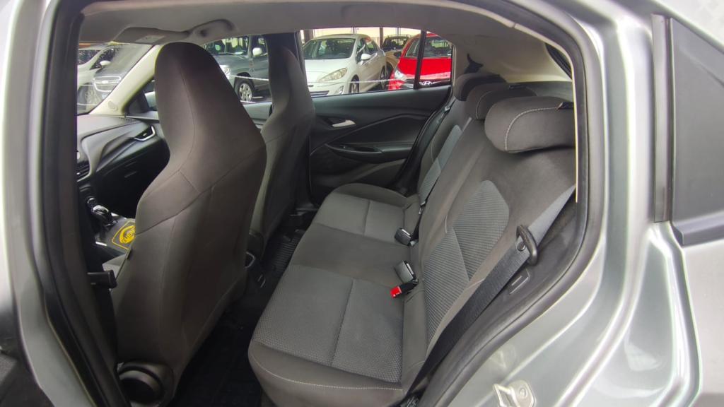 CHEVROLET Onix Hatch - Foto